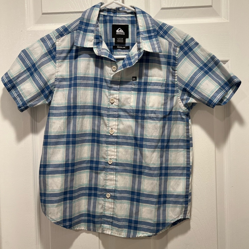 Boys Quiksilver Button Down Short Sleeved Shirt. Size Small. EUC.